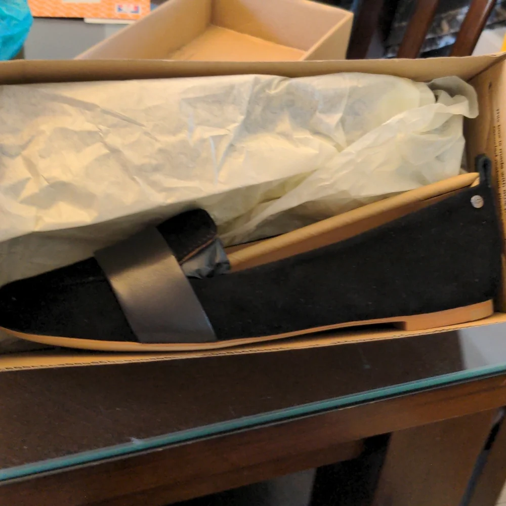 🎉 SALE 🎉 NIB UGG JONETTE flats. New in box. 8 - Picture 10 of 10